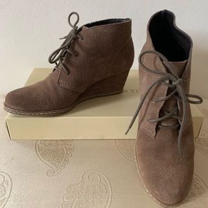 Franco Sarto BROWN wedges. Size 6. NEW